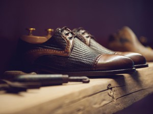Maestria-bottone-scarpe-uomo